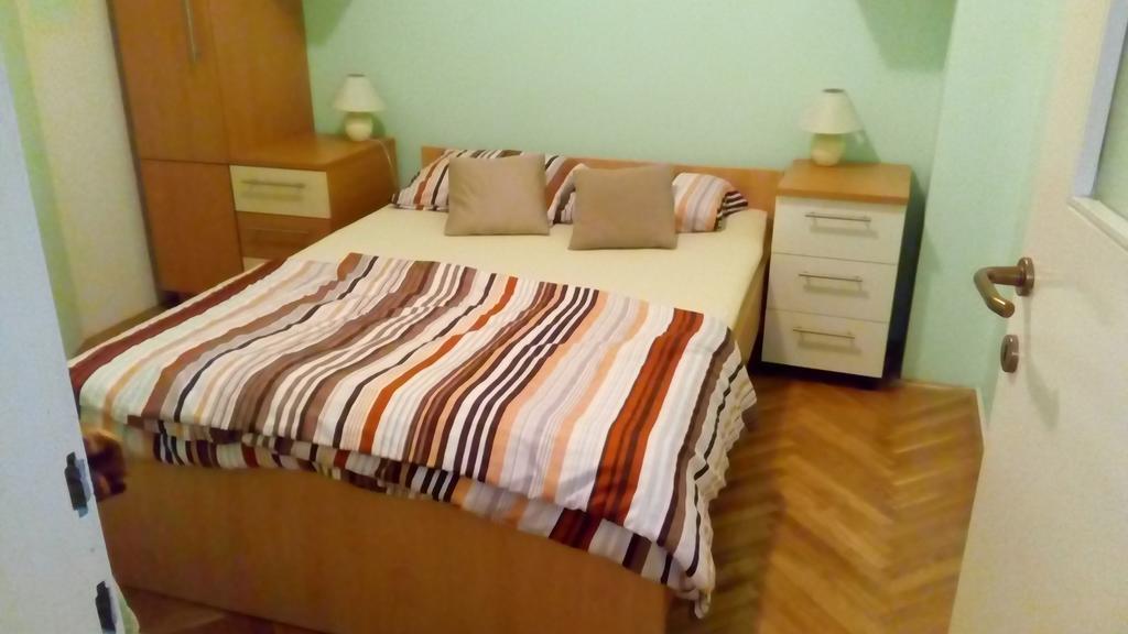 Apartment Viktor,Parking Osijek Eksteriør billede