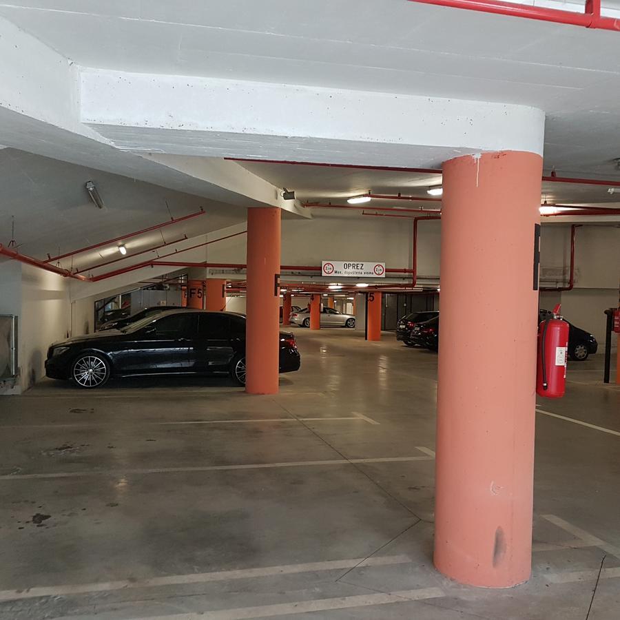 Apartment Viktor,Parking Osijek Eksteriør billede