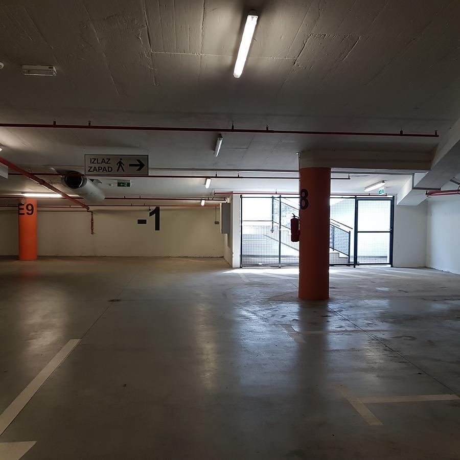 Apartment Viktor,Parking Osijek Eksteriør billede